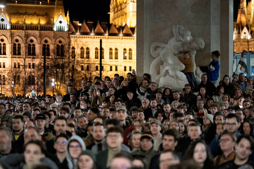 Петер Мадьяр сказал, что это общенациональная демонстрация, потому что люди больше не могут терпеть. По его словам, в последние две недели Венгрия погрузилась в правовой и политический кризис в связи с президентским помилованием человека, осужденного за педофилию, и замалчиванием проблем коррупции в правительстве 