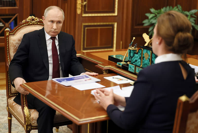 Владимир Путин и Анна Цивилева во время встречи