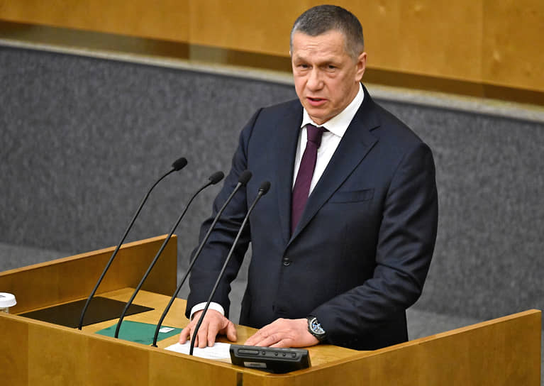 Кандидат на должность заместителя председателя правительства России Юрий Трутнев произносит речь на заседании ГД