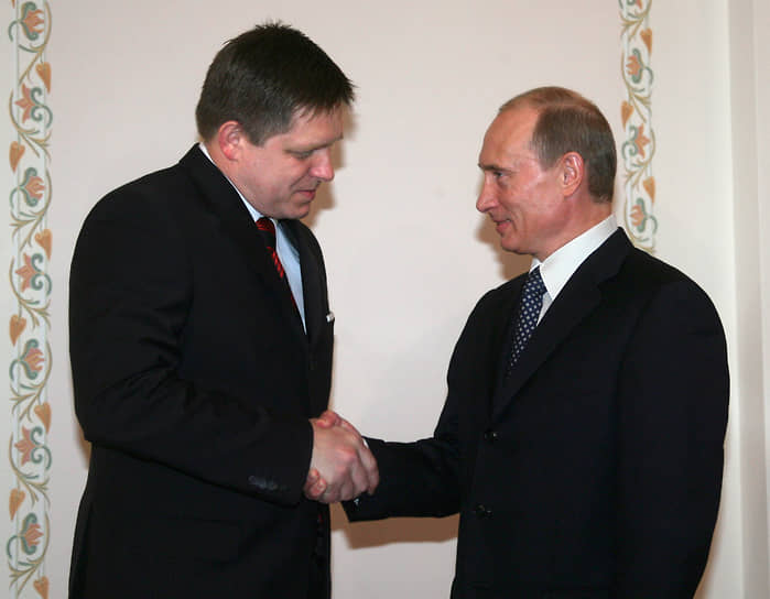 Роберт Фицо (слева) и Владимир Путин в 2007 году