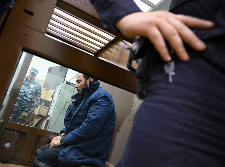Обвиняемый Рачабализод Саидакрами Муродали во время заседания суда
