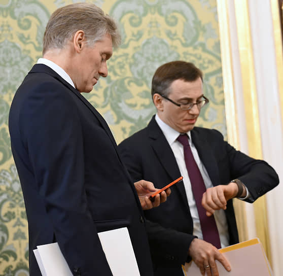 Дмитрий Песков (слева) 
