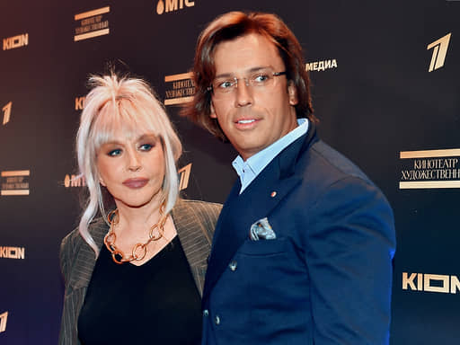 Сексуалдық бейне: Калигуланың римдік оргиялары Корсеттегі жалаңаш Алиса