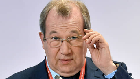 Президент РАН связал нехватку научных кадров с организацией ЕГЭ