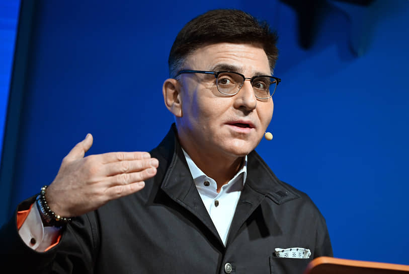 Александр Жаров