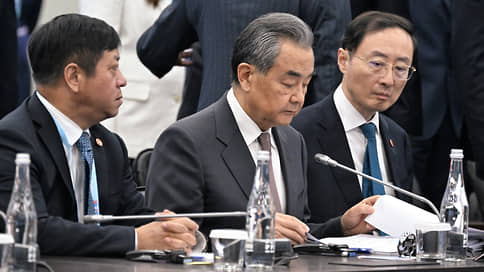 Глава МИД Китая Ван И выступил за созыв настоящей мирной конференции по Украине