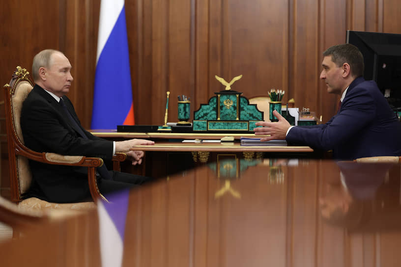Владимир Путин (слева) и Андрей Рюмин во время встречи