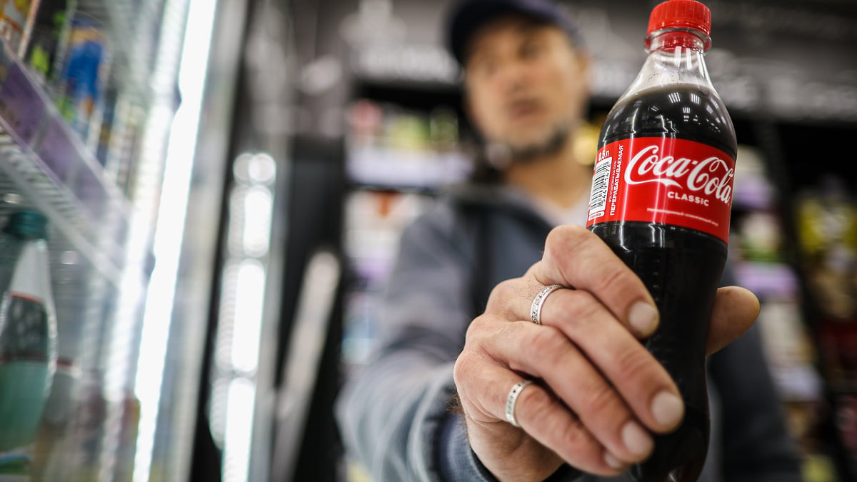 Ведомости»: Coca-Cola снова регистрирует товарные знаки в России –  Коммерсантъ