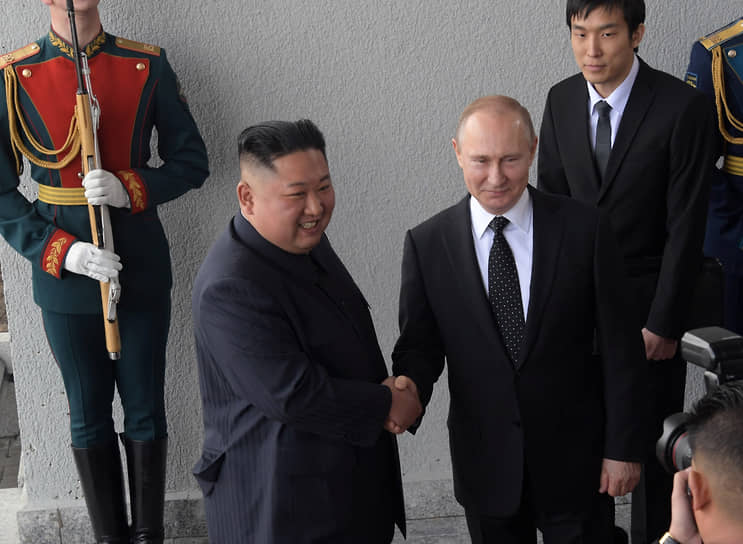 Ким Чен Ын (слева) и Владимир Путин в апреле 2019 года во Владивостоке