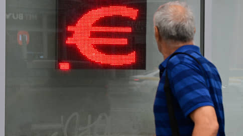 ЦБ повысил официальные курсы доллара и евро на 21 июня