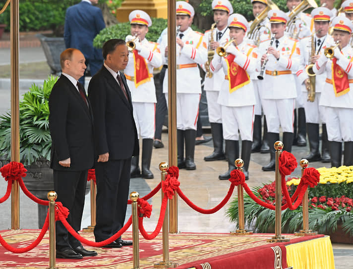 Владимир Путин (слева) и президент Вьетнама То Лам