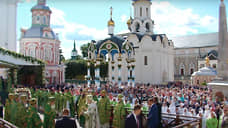 Патриарх Кирилл начал литургию в Троице-Сергиевой лавре