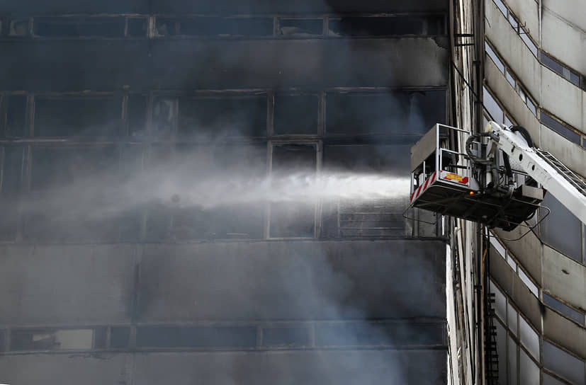 Ликвидация пожара в здании бывшего НИИ в подмосковном Фрязино