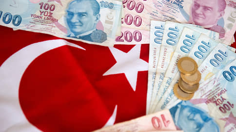 Турецкая валюта достигла антирекорда в 33 лиры за доллар