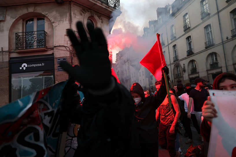 Протестующие во французском Нанте