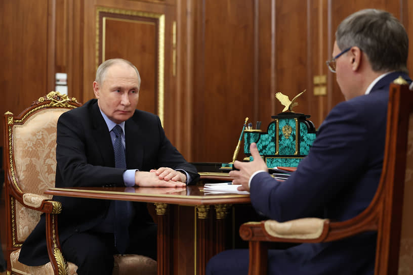 Владимир Путин (слева) на встрече с Валерием Фальковым