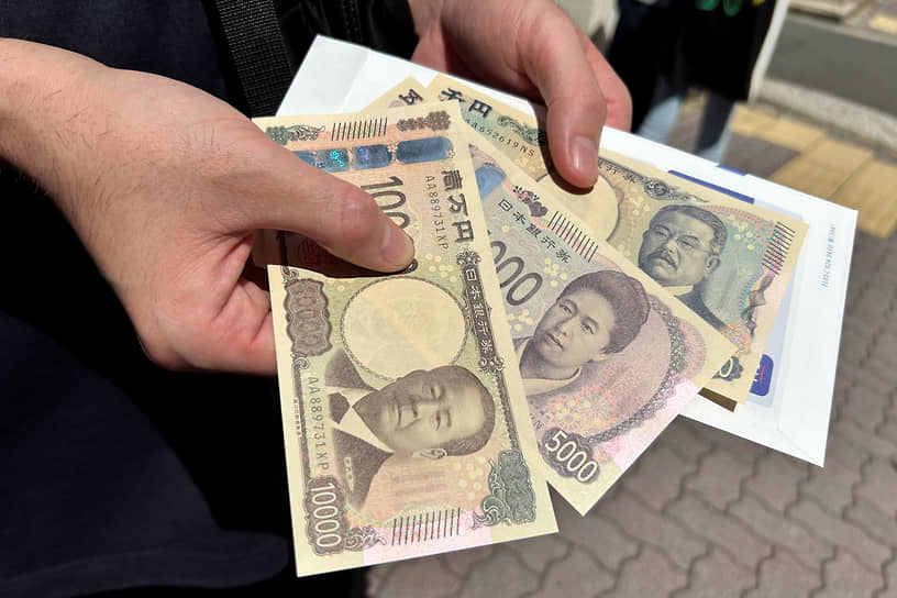 Банк Японии выпустил в оборот три новые банкноты: 1, 5 и 10 тыс. йен