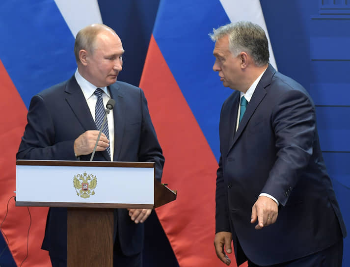 Владимир Путин (слева) и Виктор Орбан во время встречи в октябре 2019 года