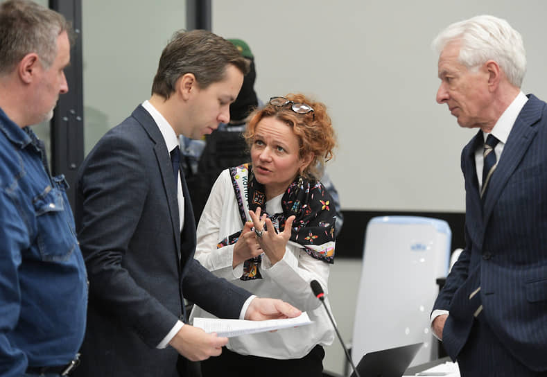 Григорий Вайпан (объявлен иностранным агентом, второй слева) в 2022 году
