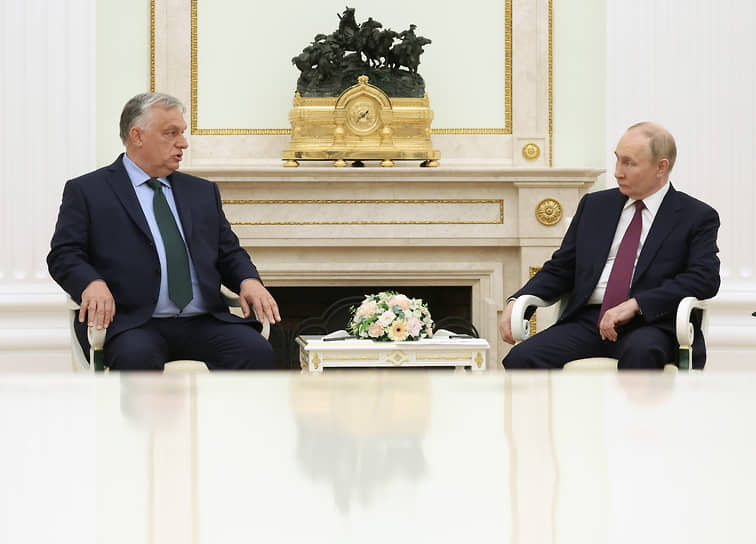 Виктор Орбан (слева) и Владимир Путин во время переговоров