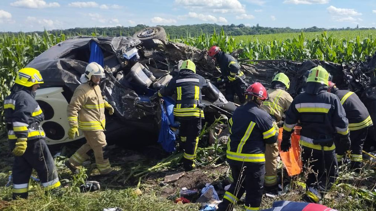 На Украине в ДТП с автобусом погибли 14 человек – Коммерсантъ