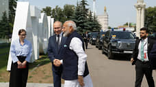 Путин и Моди осматривают павильон «Атом» на ВДНХ