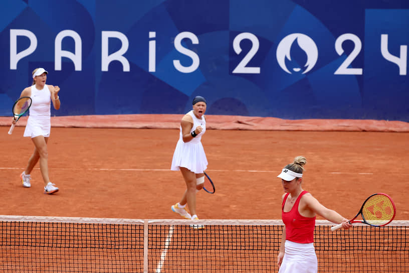 Слева направо: теннисистки Мирра Андреева, Диана Шнайдер и Габриэла Дабровски