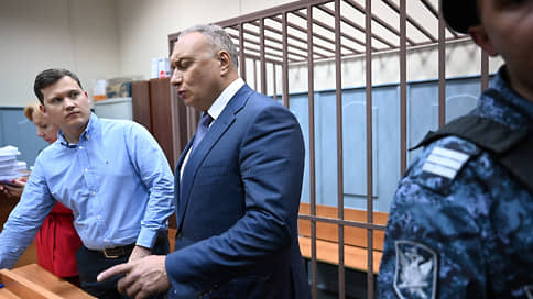 Суд в Москве арестовал сенатора Савельева по делу об организации убийства