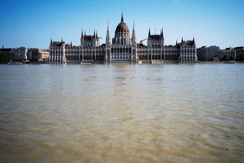 Здание венгерского парламента 