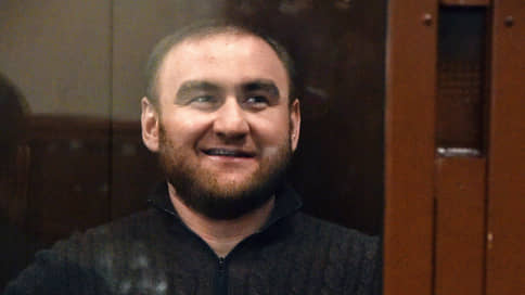 Экс-сенатора Арашукова обвиняют во взятке за улучшение условий в колонии // ФСБ показало видео, на котором экс-сенатор Арашуков предлагает взятку в к