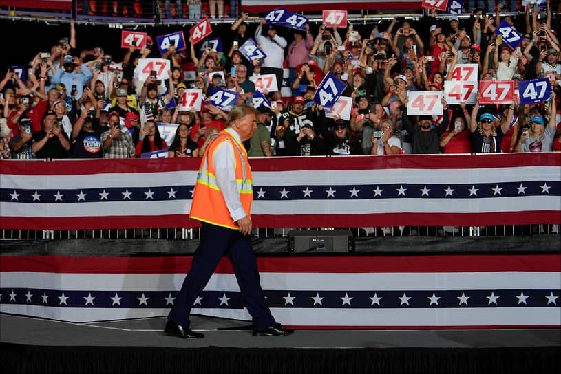 Дональд Трамп на предвыборном митинге в Resch Center