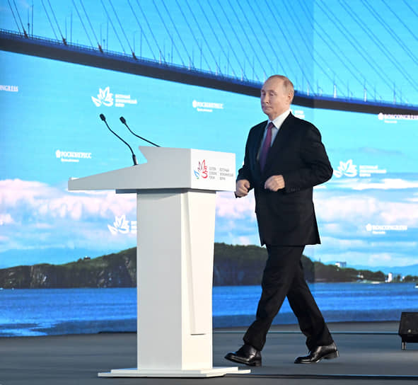 Владимир Путин на пленарной сессии ВЭФ