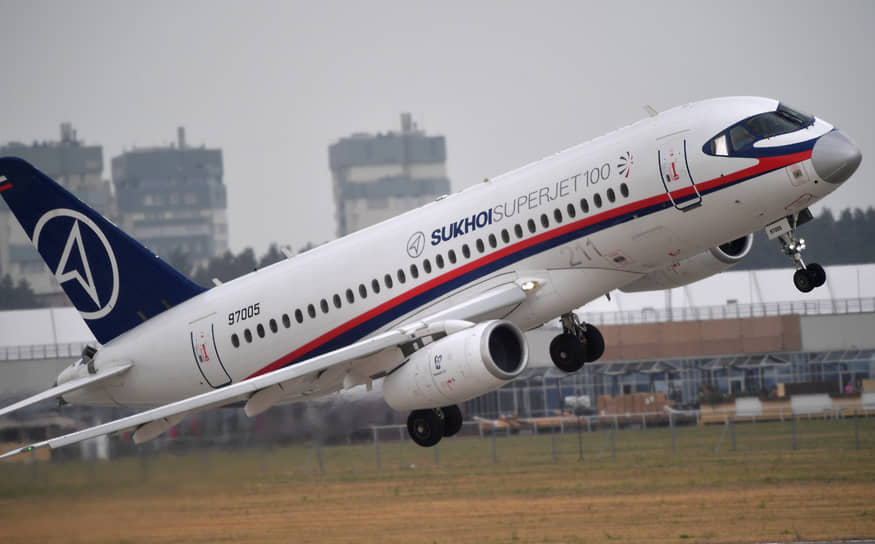 Пассажирский самолет Sukhoi Superjet 100