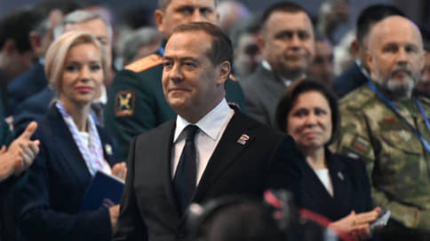 Председателю Единой России дали право голоса на заседаниях генсовета и его президиума // Медведев сможет голосовать на заседаниях генсовета Единой Ро