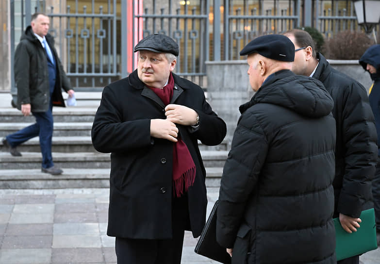 Посол РФ в США Александр Дарчиев (слева)