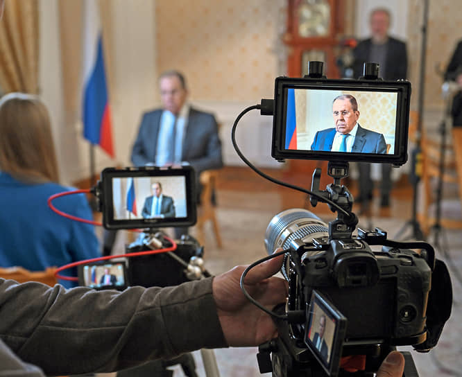 Интервью министра иностранных дел России Сергея Лаврова корреспондентам «Ъ»