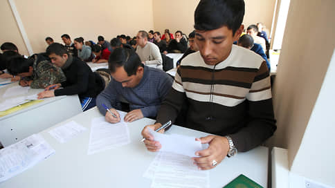 Экзамены по русскому языку для мигрантов принесли казне 2,5 млрд рублей