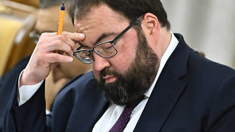 Глава Минцифры Шадаев считает, что ИИ может заменить половину чиновников