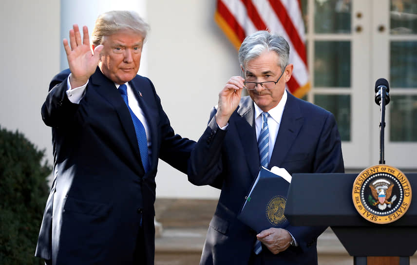 Президент США Дональд Трамп (слева) и глава ФРС США Джером Пауэлл