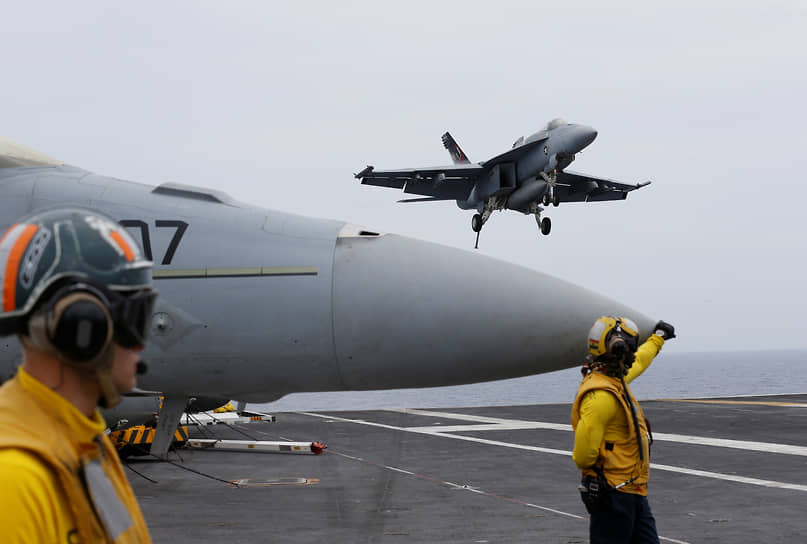 Истребитель F/A-18 Hornet