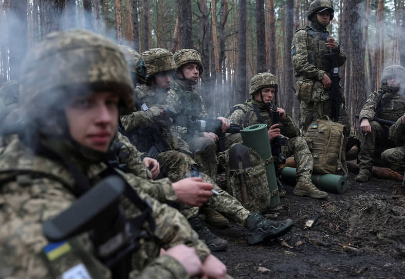 Рекруты 92-й отдельной десантно-штурмовой бригады Вооруженных сил Украины в Харьковской области