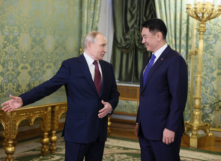 Владимир Путин и Ухнаагийн Хурэлсух