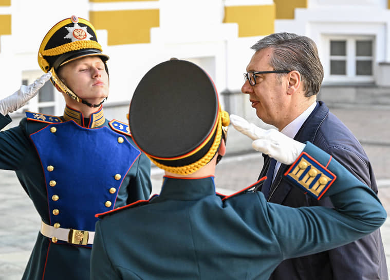 Президент Сербии Александр Вучич в Кремле (9 мая 2025 года)