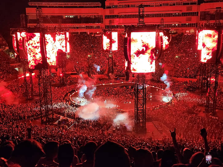 Концерт группы Metallica на стадионе «Лэйн» Виргинского политехнического университета