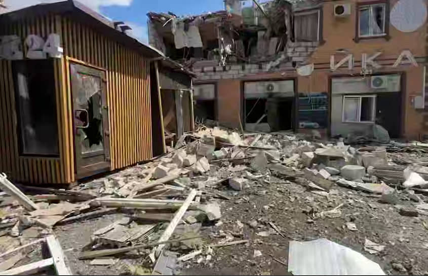 Последствия ракетного удара по городу Рыльск Курской области
