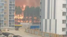 Сотрудники МЧС защищают от пожара город Циолковский у космодрома Восточный