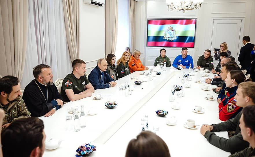 Владимир Путин во время визита в Курскую область