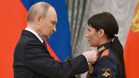 Путин вручил награды военнослужащим, госдеятелям и журналистам