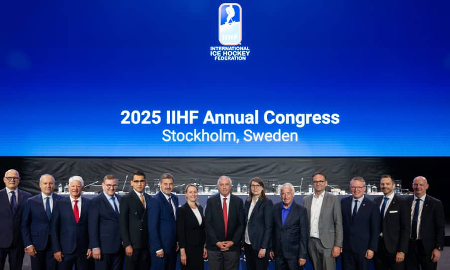 Члены совета IIHF на конгрессе IIHF в Стокгольме