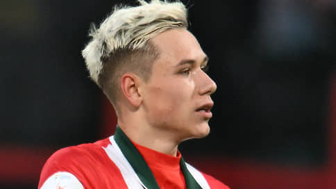 Полузащитник Алексей Батраков продлил контракт с Локомотивом